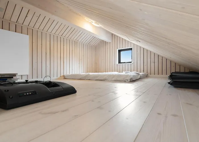 3 Bedroom Stunning In * Thyholm